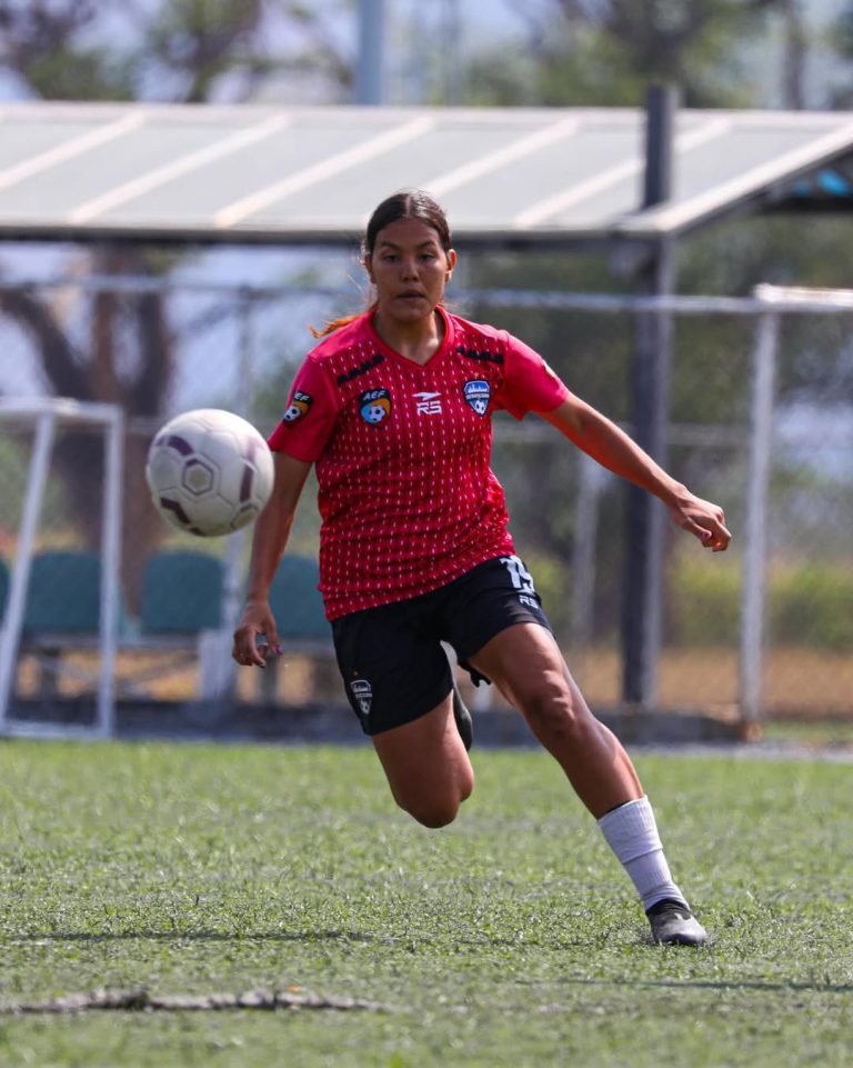En 📷 el debut de nuestras 𝙴𝚜𝚙𝚊𝚛𝚝𝚊𝚗𝚊𝚜 💜 en la @ligafutvefem ¡Seguimos! 🔜🟣💪🏼